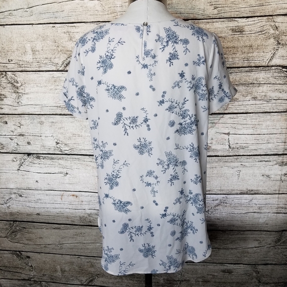 LC Lauren Conrad Ivory and Navy Floral Tee - Picture 4 of 6